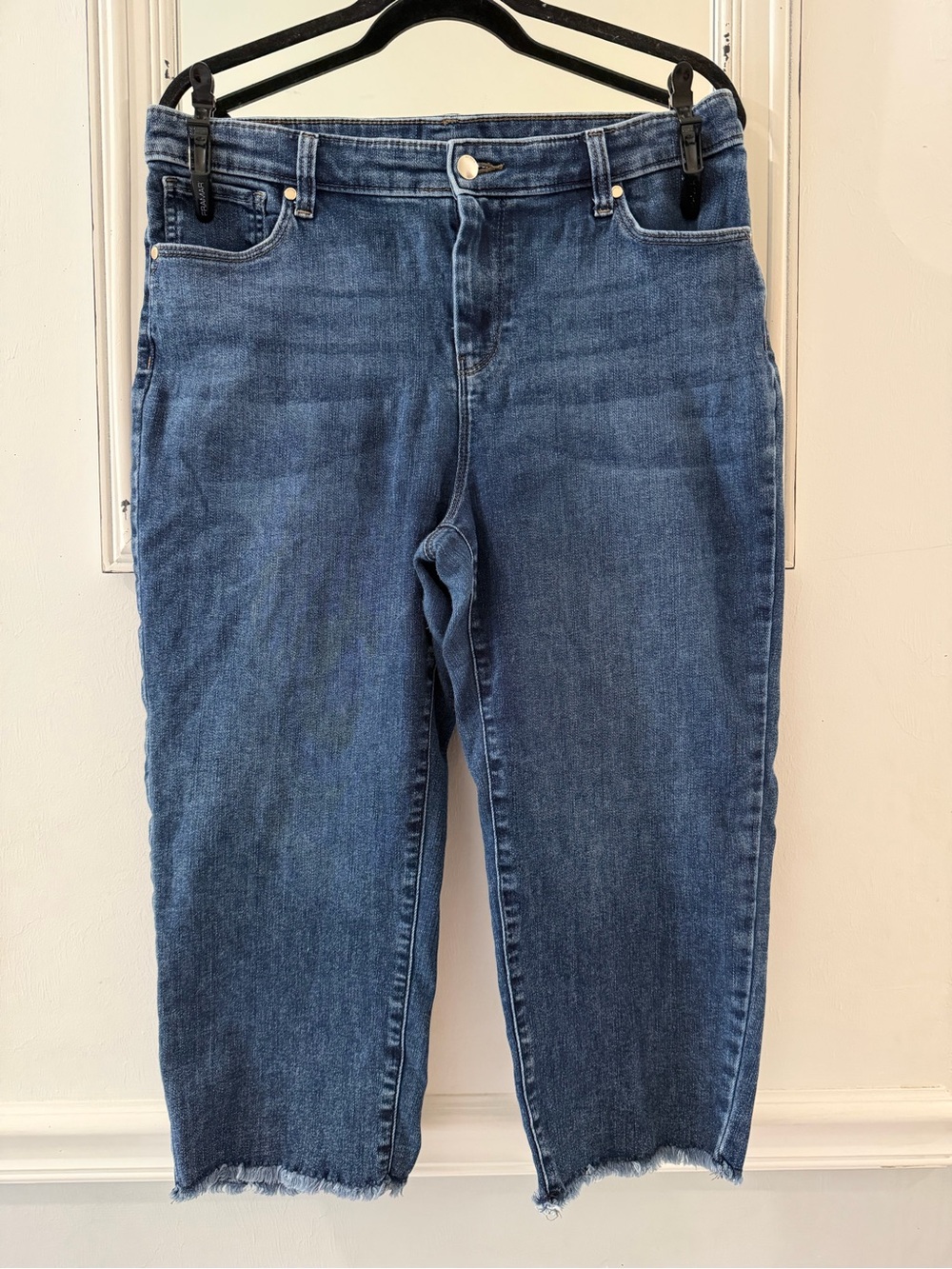 Chico's Perfect Stretch Girlfriend Straight Leg Capri